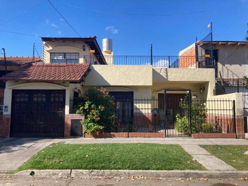 Casa En Venta En Castelar Sur