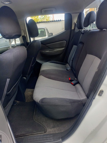 Mitsubishi L200 2.4 Cabina Doble 4x2 Mt