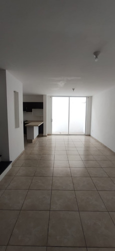 Imagen 4 de 14 de Casa En Renta El Refugio Queretaro Cerca De La Entrada Plaza