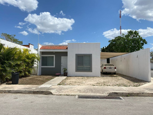 Casa Semi Amueblada En Renta En Esquina En Las Americas