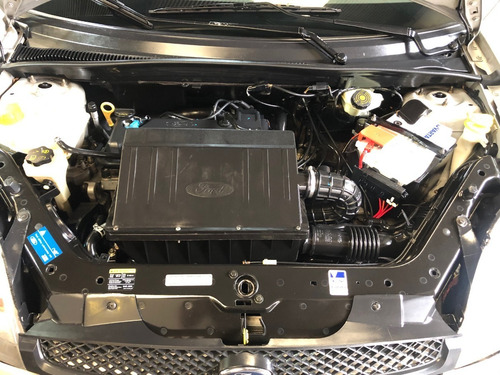 Ford Fiesta Max 1.6 Ambiente 2006 Urion Autos