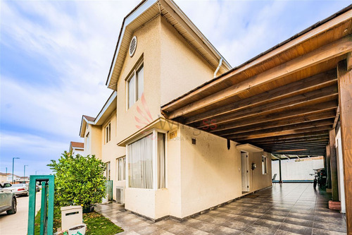 Venta Casa 3 Dormitorios Valle Grande Con Estacionamiento
