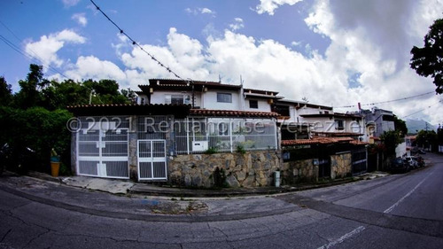 Casa En Alquiler Amoblada En La Urbanizacion  Miranda 450 Metros Cuadrados Cinco Dormitorios Cuatro Baños Dos Puestos De Estacionamiento Jacuzzi Piscina Parque Infantil Gimnasio Parrillera Terraza 