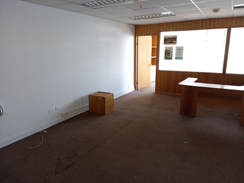 Oficina Central 60 M2 En Edificio Con Estacionamiento