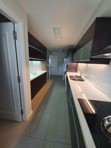 Apartamento En Venta De 3 Dormitorios En Playa Brava