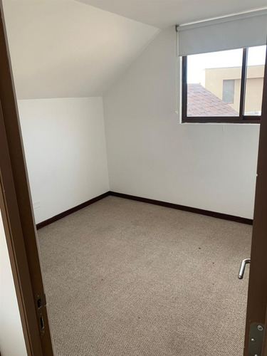 Casa En Arriendo De 3d/3b En Condominio Los Poleros Machalí
