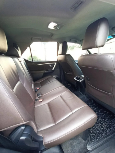 Toyota Hilux SW4 2.8 SRX 4X4 7 LUGARES 16V TURBO INTERCOOLER DIESEL 4P AUTOMÁTICO