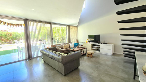 Imagen 3 de 25 de Casa Con 4 Dormitorios En Miraflores Funes Hills