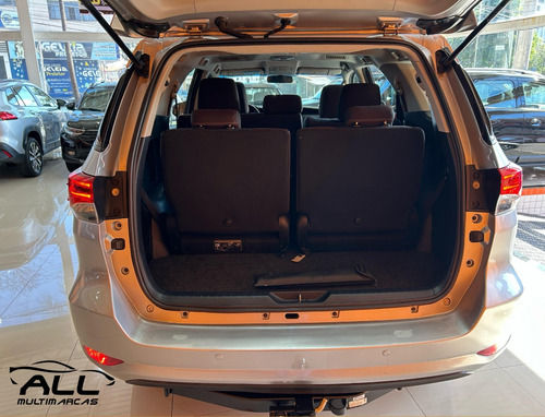 Toyota Hilux SW4 2.7 SR 7 LUGARES 4X2 16V FLEX 4P AUTOMÁTICO