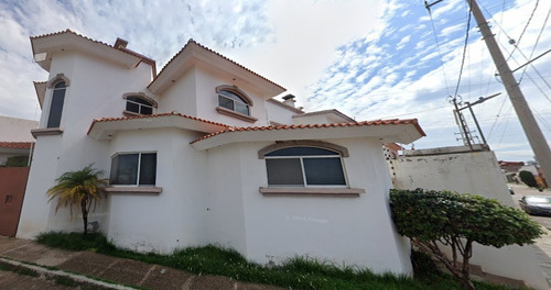 Casa En Remate Bancario En C. Loma Aconcagua, Loma Dorada, Durango, Durango (60% Descuento, Única Oportunidad, Sólo Pago De Contado En 2 Cuotas) ¡gran Oportunidad De Inversión! - Sk12