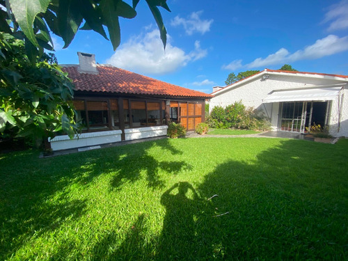Venta De Casa Carrasco Sur 2 Dormitorios Gran Fondo