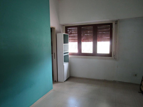 Casa En Venta - 2 Dormitorios 2 Baños - 314mts2 - Chivilcoy