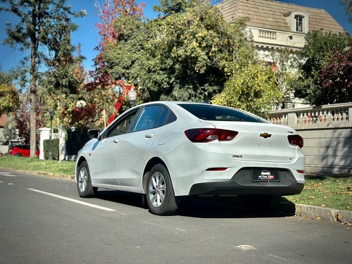 Chevrolet Onix Sedan lt