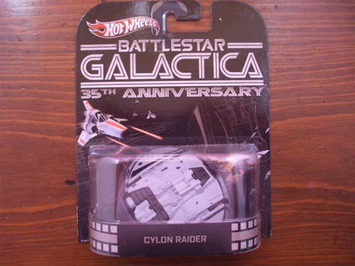 Hot Wheels Retro Battlestar Galactica Cylon Raider