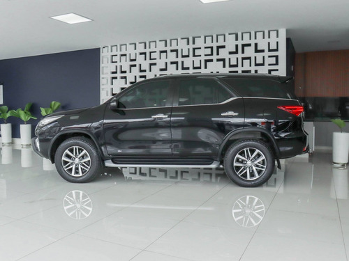 Imagem 3 de 15 de Toyota Hilux Sw4 2.8 Srx 4x4 7 Lugares 16v Turbo