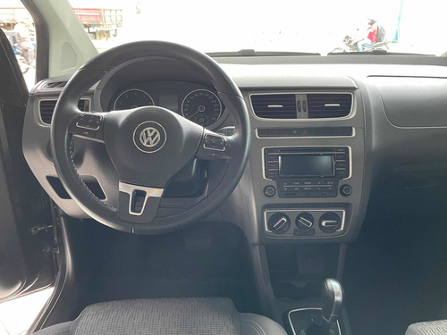 Imagem 10 de 13 de Volkswagen Fox 2014 1.6 Vht I-motion Total Flex 5p