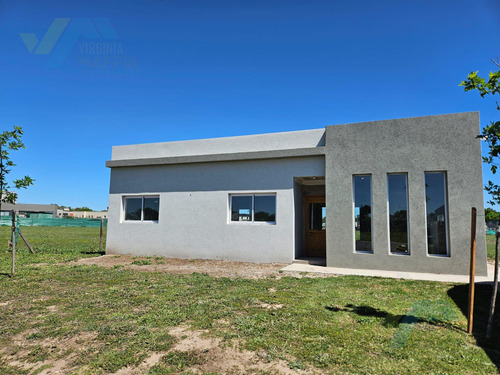 Casa En Venta 4 Ambientes En Santa Lucia - Pilar Del Este