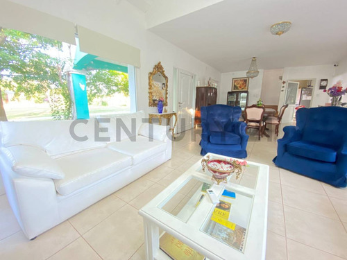 Venta De Casa 6 Ambientes 2 Dormitorios En Solares Del Carcarañá, Oliveros