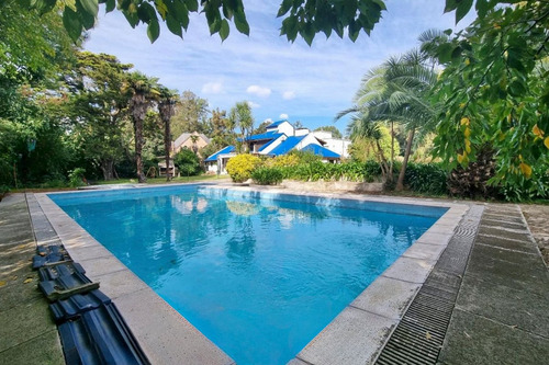 Casa En Venta En Barrio Parque Belen De Escobar