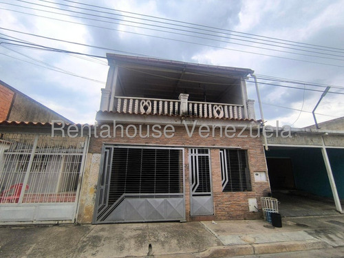 Bella Casa Duplex Ubicada En Conjunto Cerrado Con Vigilancia 24 Hrs, Sala Comedor Concepto Abierto, Cocina Empotrada Moderna Con Tope De Cuarzo,area De Faena, Patio,terraza Con Escaleras Independiente