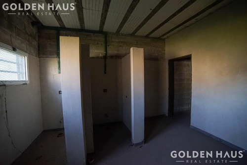 Lote De 7600 M2 En La Mejor Zona De Paso Del Rey Con Nave Industrial A M De Acceso Oeste Oportunidad