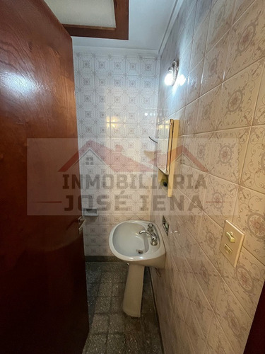 Casa 3 Dormitorios Con Escritorio En Venta - Calle Rodriguez Peña E/ Guido Y Güemes - General Belgrano. A 1 Cuadra Del Céntro De La Ciudad.