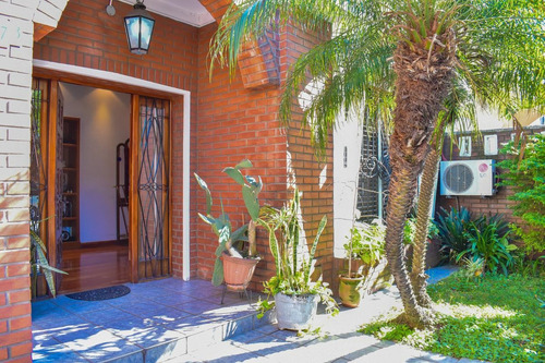 Imagen 2 de 26 de Hermosa Casa En Venta, Parque Chacabuco, Barrio Caferata 6 Ambientes