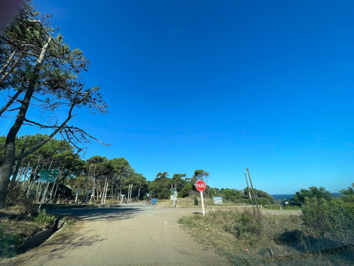 Guazuvirá Frente A La Playa, De La Principal A La Derecha Dos Cuadras