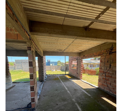 Terreno Con Gran Construcción, Camet Norte