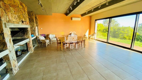 Casa En Venta Las Cumbres 3 Dormitorios - Ref : Pbi598