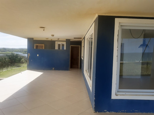 Imagem 10 de 25 de Oportunidade! Casa Com 4 Suítes Frente Mar Em Arembepe - Cv17a03 - 70672175
