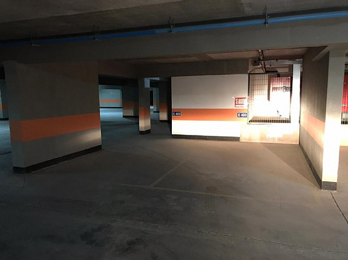 Estacionamiento En Lyon/pocuro/metro I De Suarez