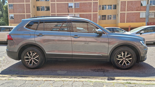 Volkswagen Tiguan Comfortline 7 asientos, 3 filas