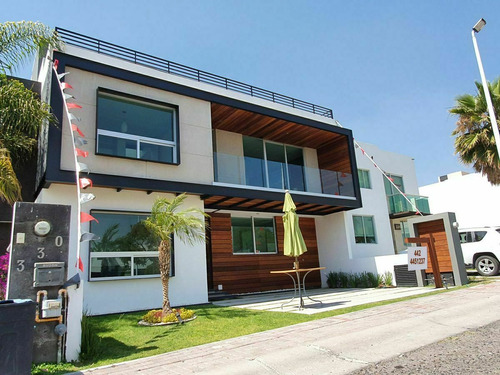 Se Vende Residencia De Autor En El Refugio, Roof Garden, Gra