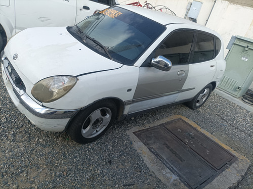 Toyota Duet 2001 Versión Americana Color Blanco.