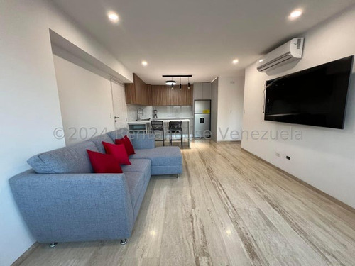 Espectacular Y Remodelado Apartamento En Alquiler En El Rosal