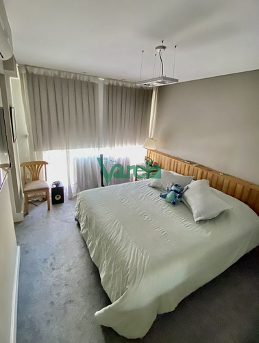Imagen 14 de 19 de Venta Casa Pocitos, 3 Dorm, 4 Baños, Gge Y Patio Con Parrillero!! - Montevideo Pocitos