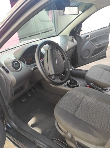 Imagem 2 de 10 de Ford Fiesta Sedan 1.6 Flex 4p 2007