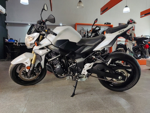 Imagen 3 de 15 de Suzuki Gsr 750 Sólo 400 Km!