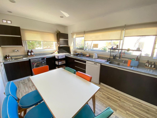 Imagen 9 de 28 de Venta | Casa De 2 Plantas En Lote Interno | Los Alisos