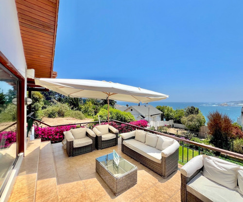 En Venta Encantadora Y Sólida Casa Con Linda Vista, Zapallar