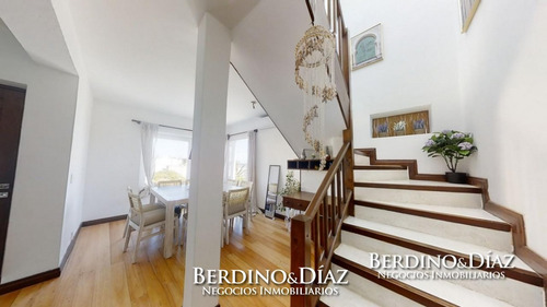 Moderna Residencia En La Posta Del Cangrejo- Ref: 640