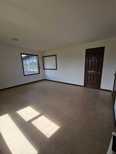 Amplia Casa En Venta En Parcela (82309)