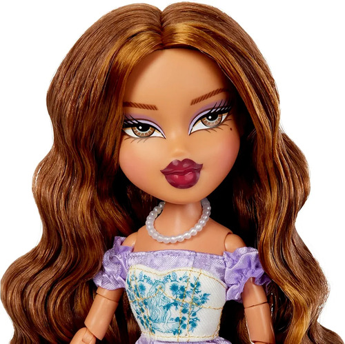 Bratz Goin Out ! Muñeca Yasmin .
