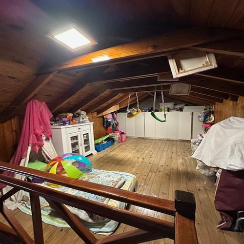 Casa De 6 Ambientes Con Quincho Y Parque Con Piscina En Barrio En Parque Leloir