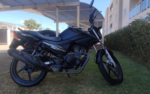 Motocicleta Em Perfeito Estado De Conservação
