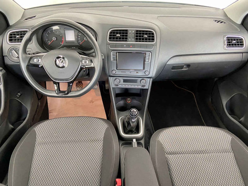 Imagen 8 de 13 de Volkswagen Vento 2020 4p Comfortline L4/1.6 Man