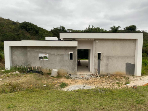 Casa Térrea Em Condomínio 70% Concluída E Com 4 Suítes