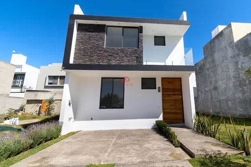 Casa En Venta En Santa Anita, Tlajomulco De Zuñiga, Jalisco.