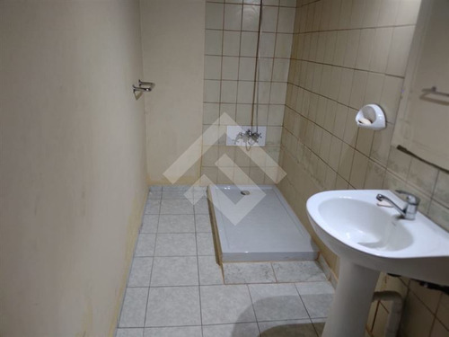 Casa En Venta De 5 Dorm. En Conchalí